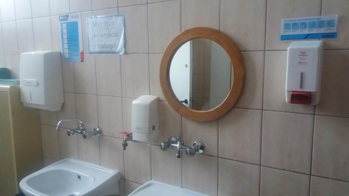 Stan sanitarny w szkołach i innych placówkach oświatowo wychowawczych świadczona jest w Ośrodkach Zdrowia przez lekarzy rodzinnych.