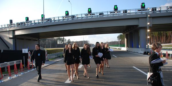 "Autostrada A2 Świecka Nowy Tomyśl jest przedsięwzięciem, które wieńczy budowę kon cesyjnego odcinka autostrady A2 zrealizowanego przez spółkę Autostrada Wielkopolska.