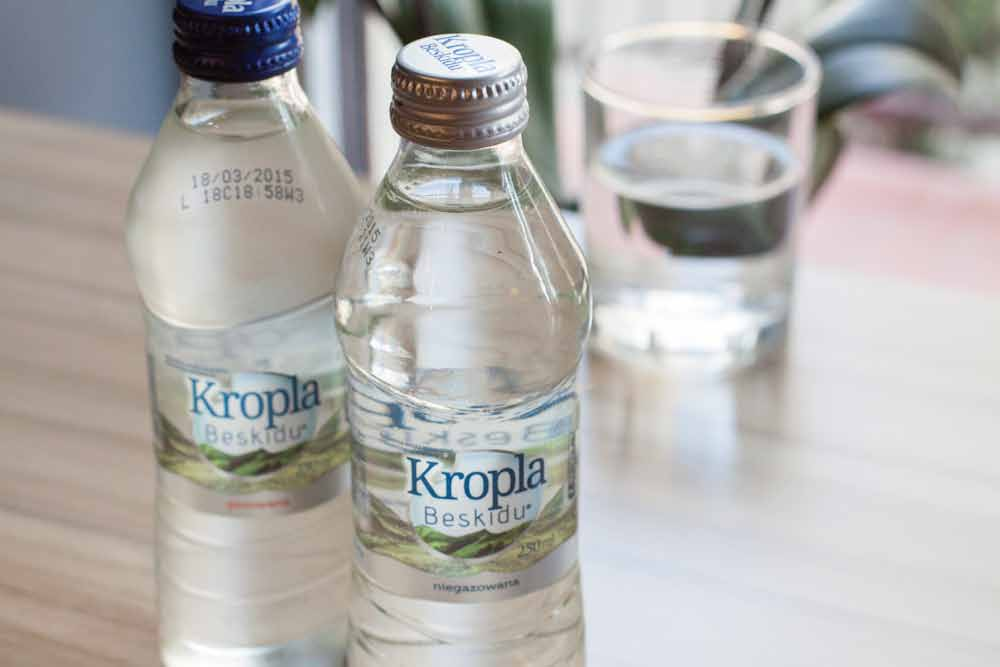น ำ Nam Mineral water Kropla Beskidu - sparkling water / Kropla Beskidu - still