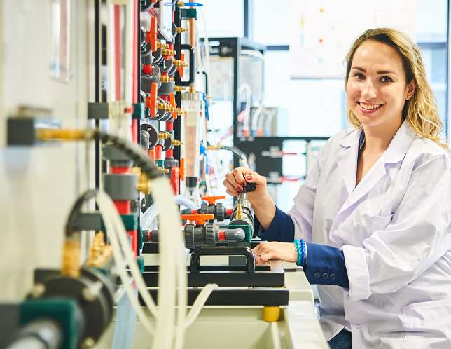 WSPÓŁPRACA Z PRZEMYSŁEM e wzorca tekstu EUROPEJSKIE CENTRUM BIO- i NANOTECHNOLOGII Z inicjatywy istniejącego na Politechnice Europejskiego Centrum Bio- i Nanotechnologii zostały określone obszary