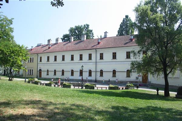 Brama Głó do Zamku Cieszyn Kamień pośięcony Janoi rodoy Trzyńca, zm. Śląska 25 marca Cieszyńskiego. 1929Kubiszoi, pseud. Gnojniku uczyciel, "Ślązak".