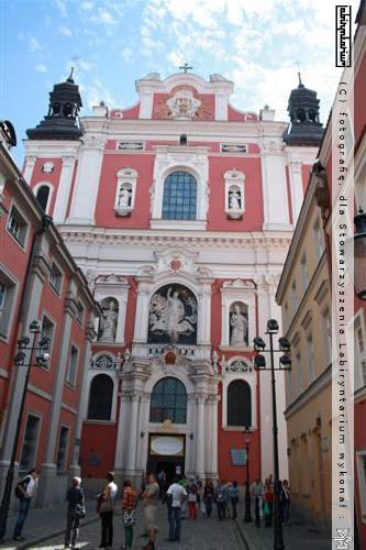 Kolejnym ciekawym obiektem na naszym wakacyjnym szlaku jest Fara Poznańska. Jest to barokowy kościół farny i zarazem kolegiacki pod wezwaniem św.