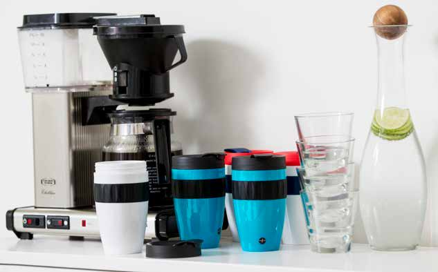 CAFÉ UTRZYMUJE CIEPŁO NAPOJU 45 MINUT! To Go kubek Nasz bestseller - dostępny w wielu kolorach, możliwość personalizacji. Utrzymuje ciepło napoju do 45 minut! Plastik Tritan.