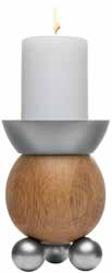 Oval oak świecznik Dąb/metal. Tradycyjny świecznik w nowej odsłonie. Świecznik jest rozkładany, co ułatwia jego czyszczenie. Uwaga: świeczka nie jest częścią produktu. Art.