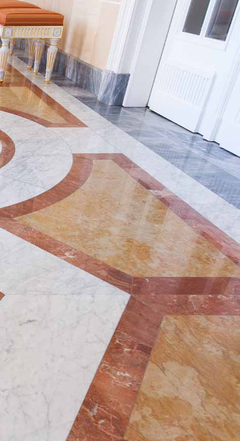 Posadzka marmurowa zaprojektowana w stylu pałacowym pełna przepychu i elegancji, o niespotykanej