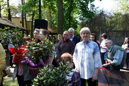 IMIENINY KS. STANISŁAWA W niedzielę 8 maja wraz z rodzicami byłam na imieninach ks. Stanisława Jurczuka, które odbyły się w Domu Rehabilitacyjno Opiekuńczym w Milanówku.