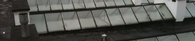 Na dachu znajdują się (nr zdjęcia inwentaryzacyjnego = nr obiektu na dachu): a.