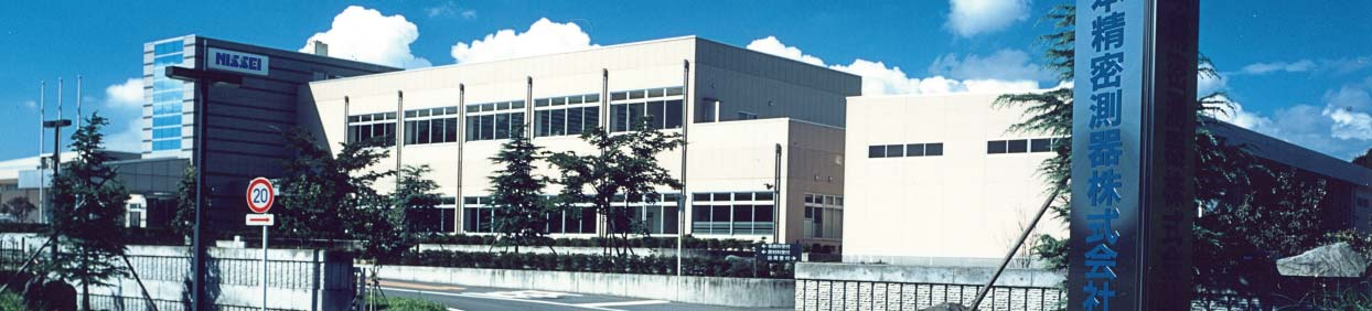 Producent «Japońska Firma Produkująca Dokładne Przyrządy Pomiarowe» (Nihon Seimitsu Sokki Co., Ltd.) NISSEI to marka handlowa firmy Nihon Seimitsu Sokki Co., Ltd., Japonia.