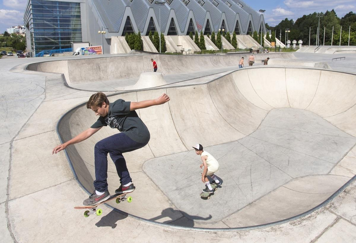 BUDOWA SKATEPARKU Obiekt znajduje się przy ul. Podpromie, ma wymiary 40 x 70 m.