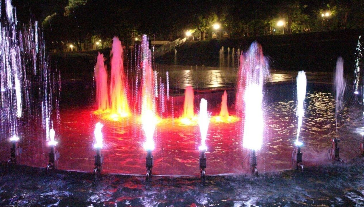 PARKI I FONTANNY Budowa i rewitalizacja parków: Park Papieski przy Katedrze Park Jedności Polonii z Macierzą Plac Cichociemnych Park Czynnego Wypoczynku nad