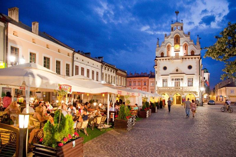 KULTURA Przebudowano 10 domów kultury Wybudowane zostały 4 domy kultury Najważniejsze cykliczne imprezy kulturalne: Wschód Kultury - Europejski Stadion Kultury Międzynarodowy Festiwal Piosenki