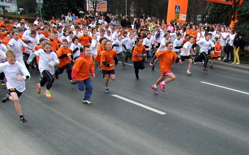 SPORT Najważniejsze cykliczne imprezy sportowe Rozgrywki ligowe w siatkówce, koszykówce, żużlu, piłce nożnej Mecze międzypaństwowe w piłce ręcznej,