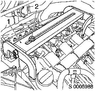 Page 16 of 39 37. Zamontować ściągacz KM-6212-A (1) do głowicy cylindrów Przykręcić śrubę (2) do elementu ściągającego 38.