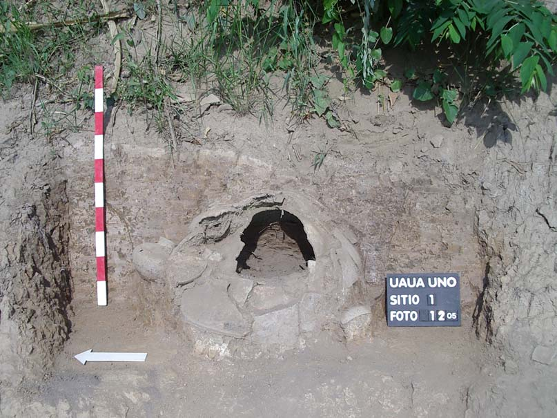 9. Uaua-uno. Grób 14. Widok od strony rzeki. Fot. M. Obałek.