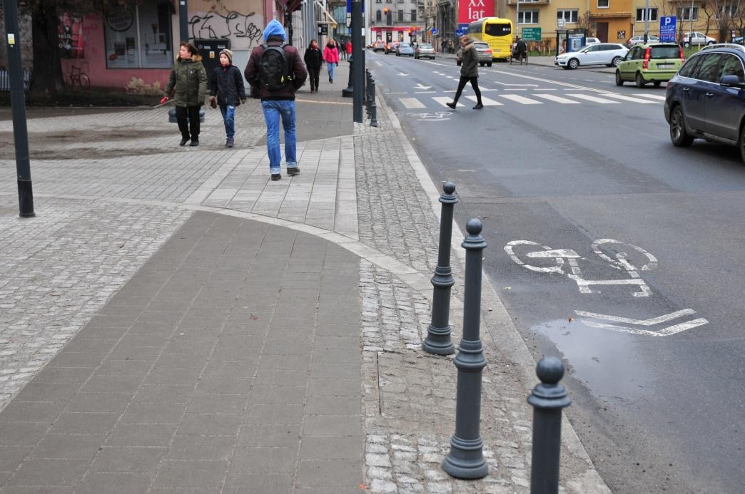 SPRAWDZONE ROZWIĄZANIA CIĄGŁOŚĆ CHODNIKÓW NA ZJAZDACH I SKRZYŻOWANIACH