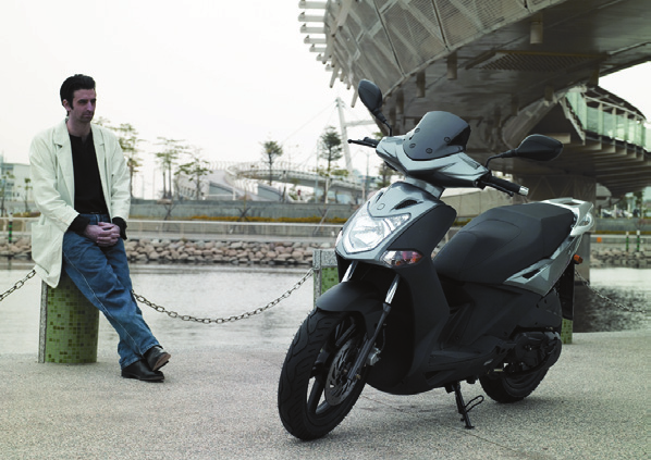 AGILITY CITY 50 2T / 50 4T cena: 5 900 PLN / 5 700 PLN Agility City 50 to jedna z najnowszych propozycji Kymco. Skuter charakteryzuje się dynamiczną, nowoczesną sylwetką.