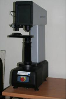 mikroskop pomiarowy OLYMPUS BX51M Mikroskop badawczy dolnostolikowy do prowadzenia obserwacji w polu jasnym, polu ciemnym, prostej polaryzacji, kontraście interferencyjnym w świetle odbitym.