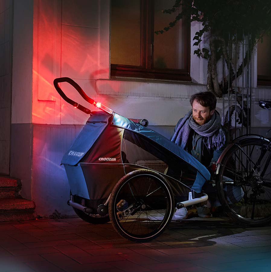 27 AKCESORIA OSWIETLENIE RACZKI Z AUTOMATYCZNYM SENSOREM ` made in Germany Click & Flash - zaprojektowane przez Busch + Müller pierwsza na świecie rączka z wbudowanym oświetleniem bateryjnym sprawia,