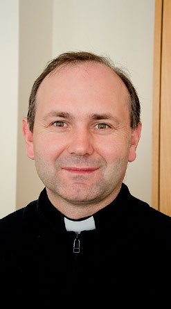 Listopadowym Sercem Oblata Jeszcze przed chwilą było lato, dziś już rozpoczynamy listopad. W związku ze zmianą miesiąca w kalendarzu, zmienia się nam też autor rozważań Sercem Oblata.