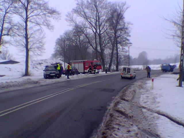 Foto. 14 Wypadek drogowy w Kwileniu 16. 01. 2006 r. ( Foto autor ) 2.