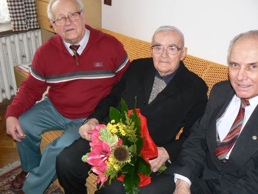 23 24 8. CUDZE CHWALICIE SWEGO NIE ZNACIE CIEKAWE ZAKĄTKI PO DKARPACIA Zamek w Lesku Przewodniczący Koła Seniorów Cz. Trela, Kol. J. Zamorski, Przewodniczący Oddziału A.