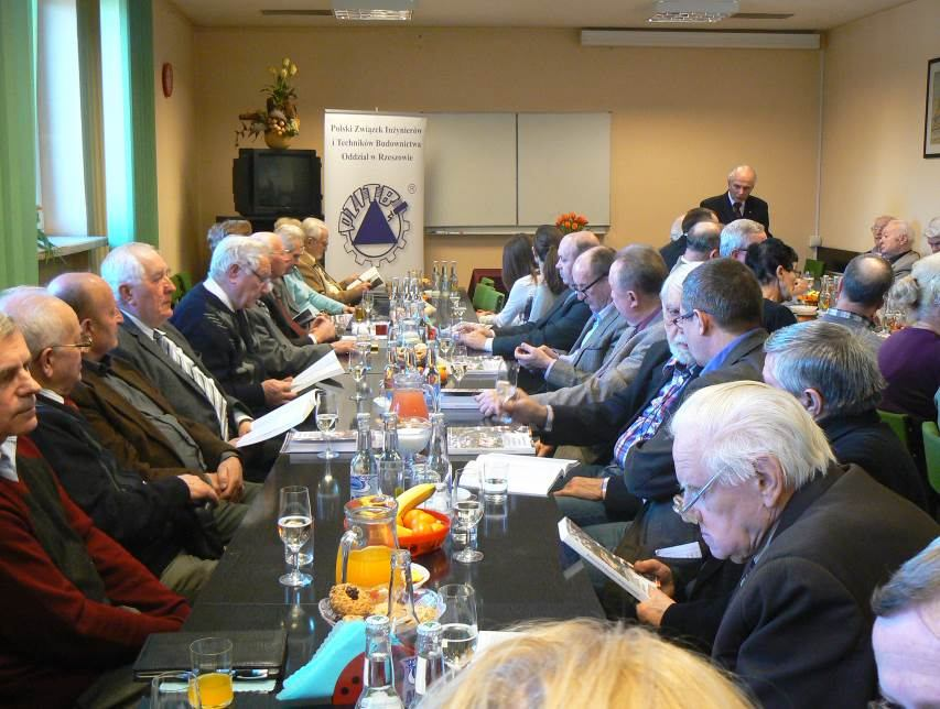 7 8 5. PROMOCJA KSIĄŻKI W dniu 12 marca 2014 r. w siedzibie Oddziału PZITB odbyła się promocja książki wydanej staraniem Oddziału PZITB pt.: Budownictwo Podkarpacia w okresie powojennym.