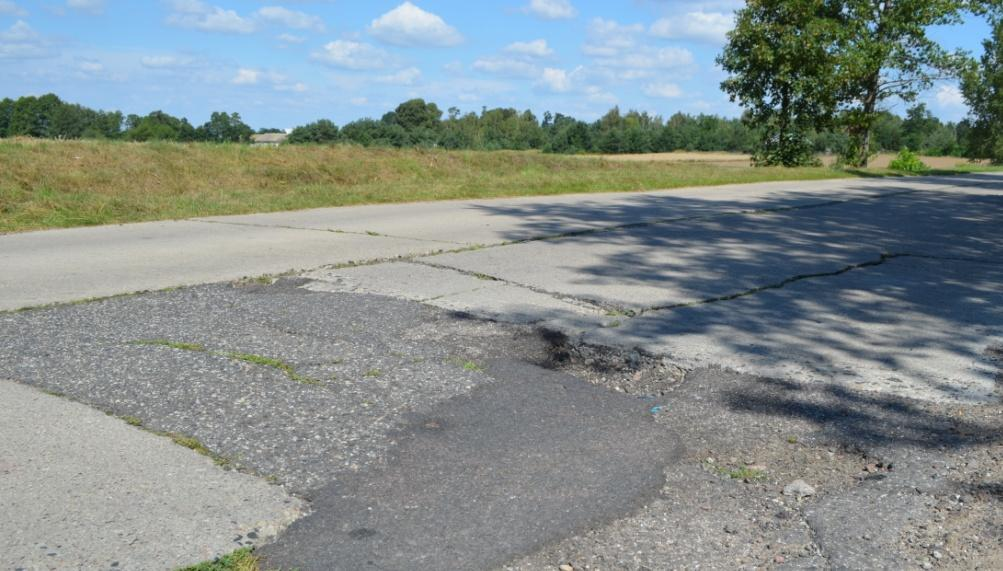 Modernizacja tzw. betonówki Pęczniew Siedlątków Było tak Tak jest Tak jest Droga Pęczniew Siedlątków na długości 3,6 km otrzymała nawierzchnię mineralno asfaltową.