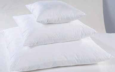 Poduszka SOFT poszycie mikrofibra wym. 40 x 40 cm wym. 50 x 60 cm - 16,99 zł wym. 70 x 80 cm - 24,99 zł Kołdra z wypełnieniem wełnianym poszycie policotton wym.