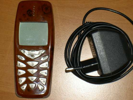 19. Telefon komórkowy NOKIA 3310 Dz.III.T.338/01 bez simlocka, sprawny, słaba bateria, brak instrukcji obsługi 20.
