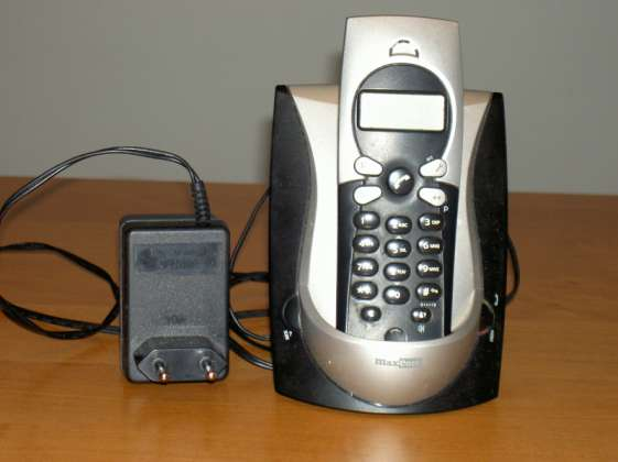 70. Telefon bezprzewodowy MaxCom + zasilacz II/1944/08 sprawny (słaby zasięg), brak instrukcji obsługi 71.