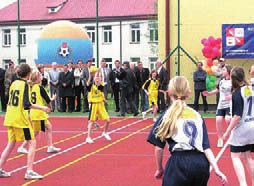 INWESTYCJE 2008, 2007 12 22 23 24 25 22. Za 0,7 mln zł wybudowano w Bałdrzychowie Wiejskie Centrum Kultury.