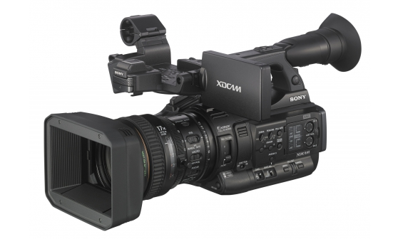 PXW-X200 Kamera XDCAM z trzema przetwornikami Exmor CMOS Full HD o wielkości 1/2 cala, obiektywem z 17- krotnym zoomem oraz nagrywaniem w formacie XAVC Omówienie Możliwo liwość nagrywania w formatach