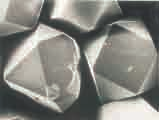 Narzędzia diamentowe Segmenty mogą być połączone ze stalowym rdzeniem przy pomocy różnych procesów technologicznych Tarcze spiekane Warstwa tnąca (segmenty, turbo, ciągła) zostaje spieczona