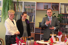 ORAVA Študenti navštevujúci vyučovanie slovenského jazyka v lýceu v Jablonke Riaditeľka školy pozvala následne hos na obed, počas ktorého sa prejednávali ďalšie otázky spojené s podporou slovenskej