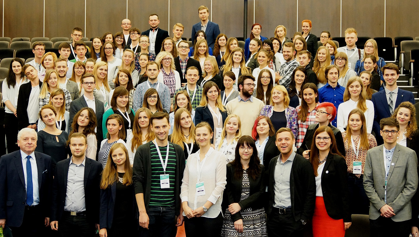 M F VIII Kongres MF, Poznań 2015 Sekcja Studencka Polskiego Towarzystwa Farmaceutycznego Młoda Farmacja jest największą organizacją studentów farmacji w Polsce.