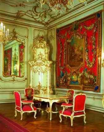się sale reprezentacyjne i pokoje gościnne. W Sali Lustrzanej koncertował Mozart jako sześcioletnie cudowne dziecko. Wnętrza pałacowe Pałac oczywiście otaczają przepiękne ogrody i tereny parkowe.