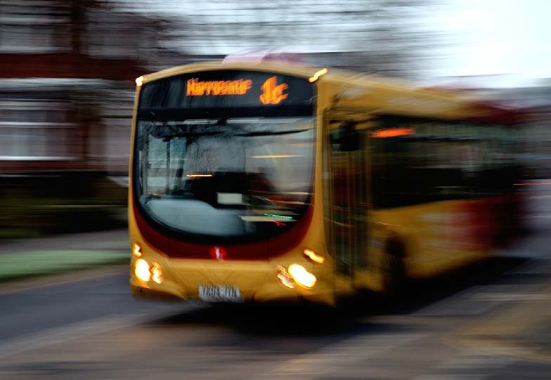 (4) Jeśli dużo podróżujesz komunikacją miejską to po urazie nie jest to wskazane. Przeciążenia występujące podczas takich podróży bardzo negatywnie wpływają na Twój kręgosłup.