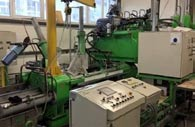 3) składa si z pieca topielnoodlewniczego o pojemnoci 150kg Mg, studni z krystalizatorami oraz układem mieszania i dystrybucji gazów ochronnych.