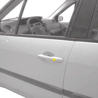 KARTA RENAULT TYPU WOLNE RĘCE : sposób użycia (ciąg dalszy) 2 6 Jeżeli kierowca chce sprawdzić prawidłowe zablokowanie zamków, po dokonaniu zablokowania za pomocą karty RENAULT lub przycisków 5