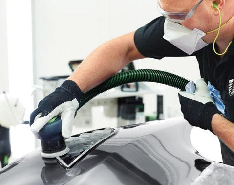 Proces polerowania Festool przy użyciu materiałów GRANAT: 30 % szybciej * 50 % mniejsze zaszlichcanie * 3 x dłuższy czas użytkowania * Dzięki Festool do Najwyższy połysk jedynie w 2 krokach: szybciej