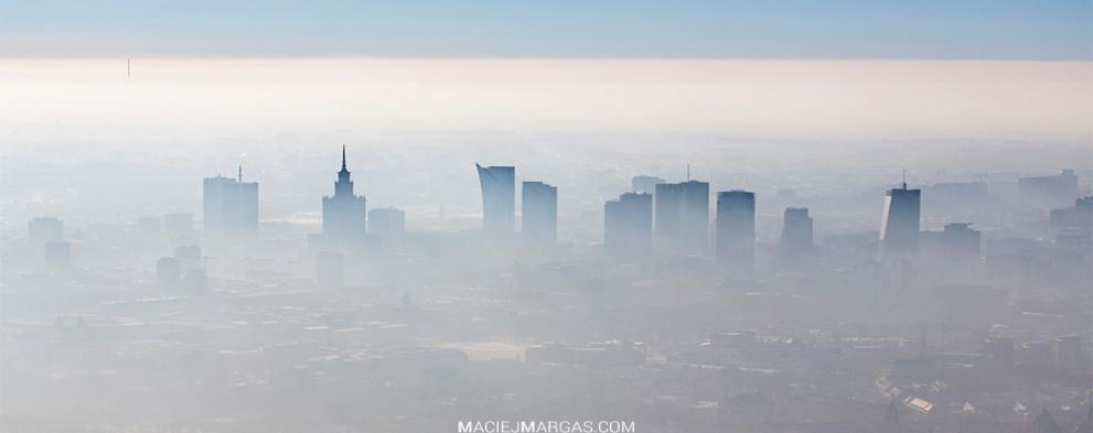 Niska emisja SMOG 14/22 Niska emisja emisja pyłów i gazów toksycznych z domowych palenisk Smog zanieczyszczenia powietrza (pyły