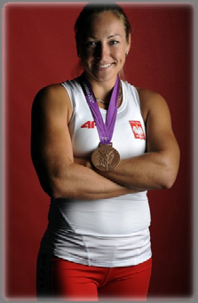 Numer 65 Kącik Olimpijczyka Str. 9 BEATA MIKOŁAJCZYK Beata Mikołajczyk jest dwukrotną olimpijską medalistką w kajakarstwie. Urodziła się 15 października 1985 roku w Bydgoszczy.