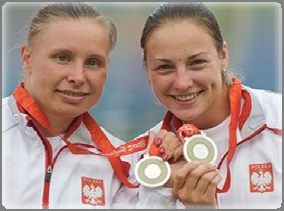 Jej pierwszy trener Wiesław Rakowski zaszczepił w niej miłość do kajakarstwa. Po zawodach Pierwsze kroki, w których pani Beata zajęła 5.