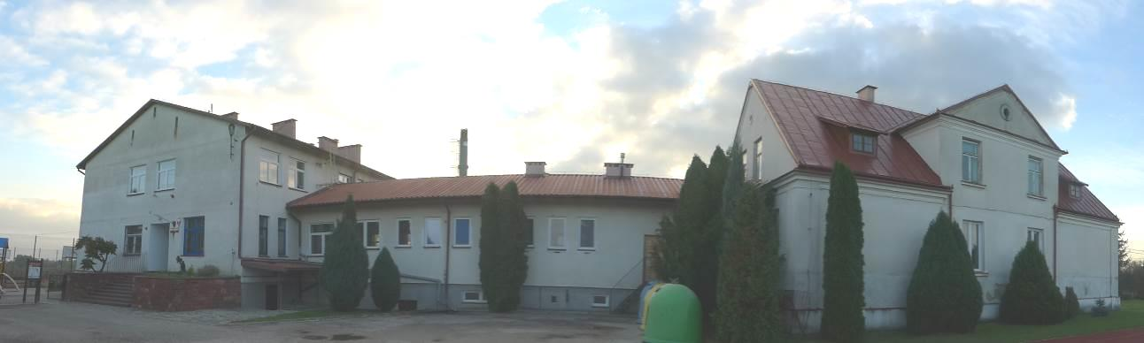 klasztor (obecnie plebania), dzwonnica); najstarsza część cmentarza katolickiego na terenie sołectwa Beszowa znajdują się 2 miejsca pamięci: zbiorowa mogiła 72 powstańców styczniowych poległych w