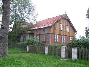 Rysunek 3 dom będący niegdyś częścią zagrody holenderskiej Mieszkańcy Wsi Mieszkańcy wsi Myszewko i to rolnicy, pracownicy firm znajdujących się w najbliŝszych ośrodkach miejskich, emeryci, renciści