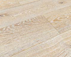 powierzchni pozwalają podłodze oddychać podkreślają naturalny charakter drewna 2V faza na długim boku deski 4mV