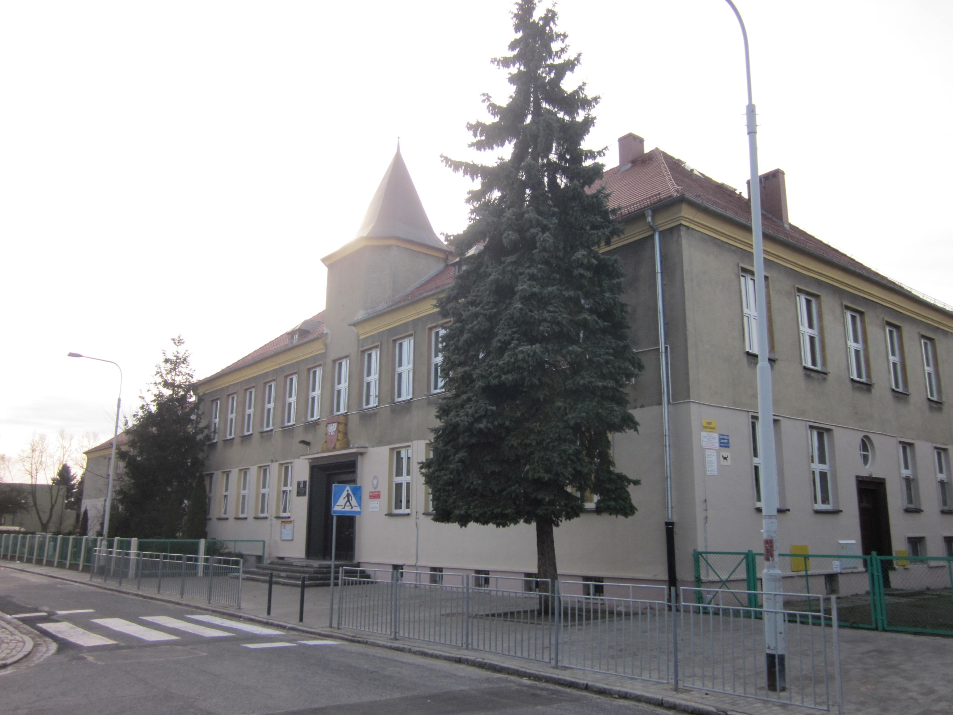 ENERGO INVENT Sp. z o.o. 42-256 Olsztyn, ul. Zielona 66 energoinvent@onet.pl tel. 34 3731819 Tytuł opracowania: WYTYCZNE REALIZACJI INWESTYCJI dla zadania: Przebudowa kotłowni gazowej, instalacji c.o. oraz instalacji wody zimnej i c.