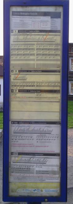 Wybór rozwiązania zależy od różnicy wysokości między poziomem przystanku a ziemią i dostępnej ilości miejsca.