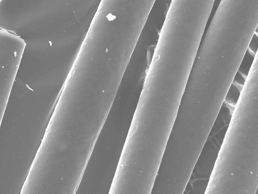 166 --1μm-- Rys. 1. Obraz skaningowy włókien z czystego polipropylenu Fig. 1. SEM micrograph of polypropylene fibres --1μm-- M. Linek, A.