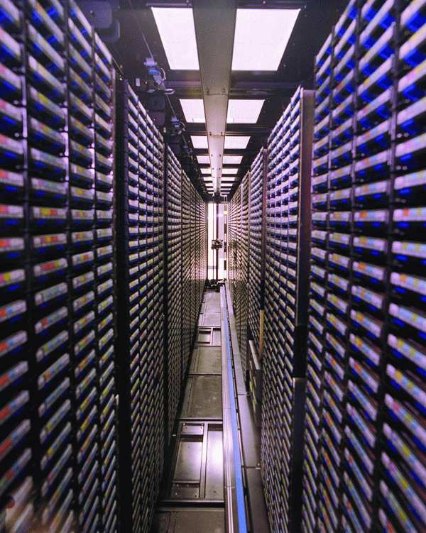 Współczesne eksperymenty Zbieranie i rekonstrukcja danych Ilość zbieranych danych dawno przekroczyła możliwości pojedyńczego komputera.